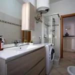 Ilaria House - 10 Min Dal Centro Di Apartman