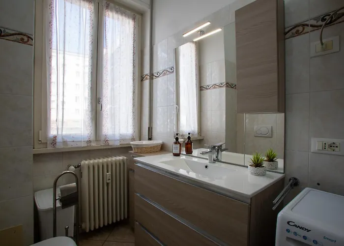 Ilaria House - 10 Min Dal Centro Di Apartament *