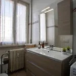 Ilaria House - 10 Min Dal Centro Di Lägenhet *